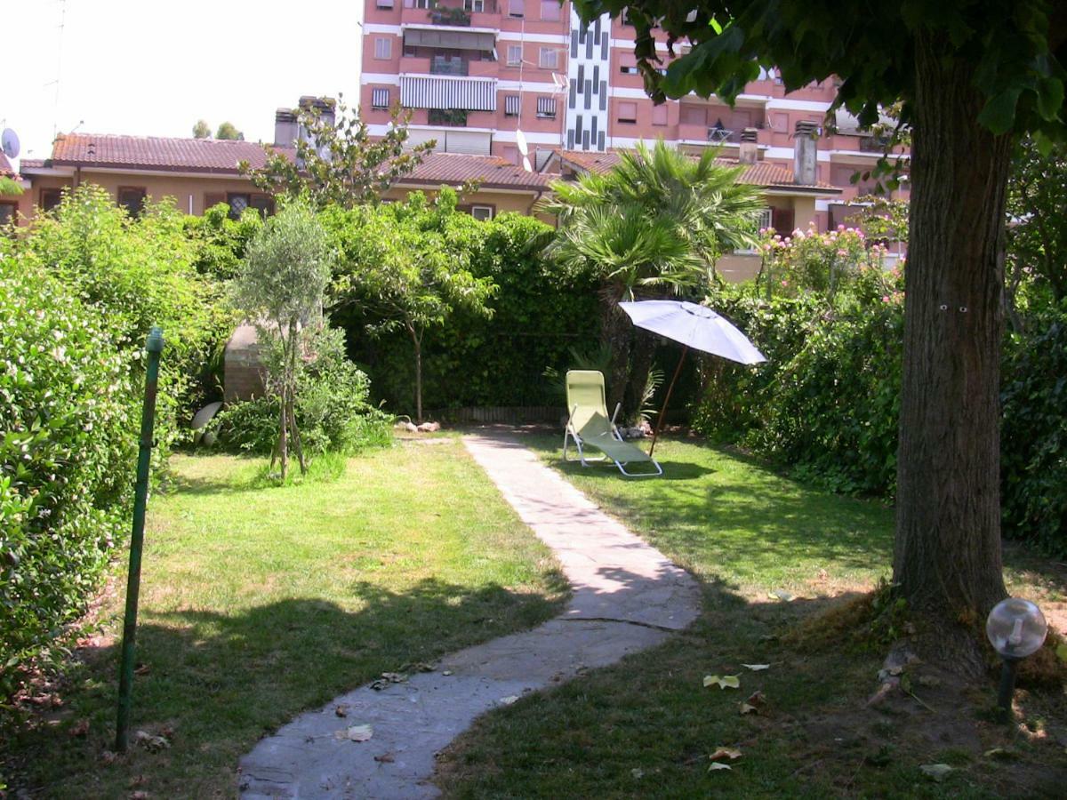 Villa On The Edge Of Town Rome Exterior photo